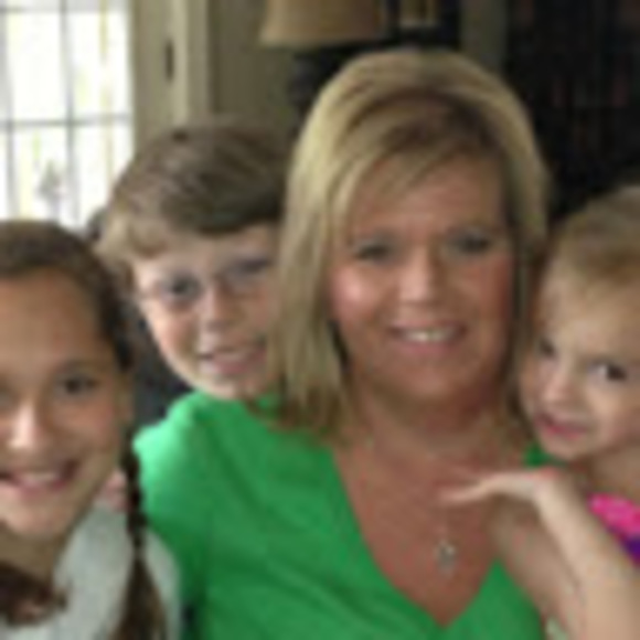 Meet your Posher, Stephanie - Picture 1 of 1